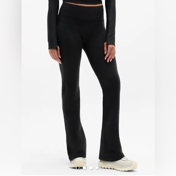 Athleta Women’s Black altitude Flare Pants size xs - Picture 1 of 7